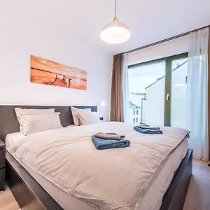 Quiet & New Near Center With Garage Apartment